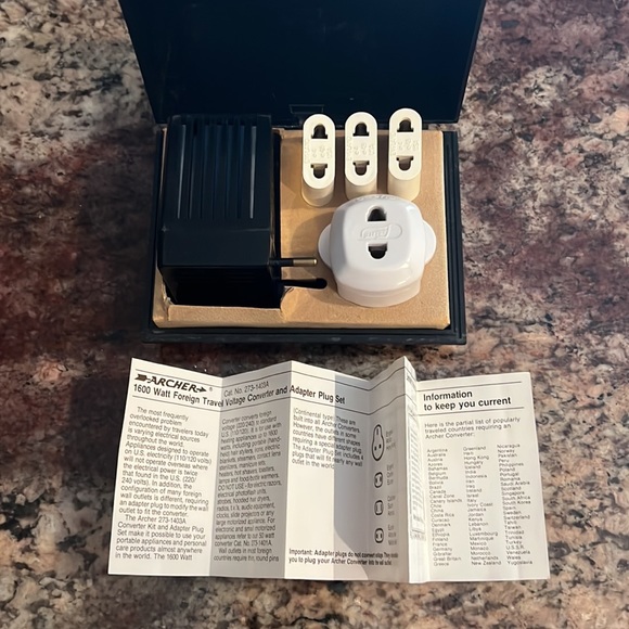 Vintage Foreign Travel Voltage Converter & Adapter Plug Set in hard case, works! - Picture 3 of 8